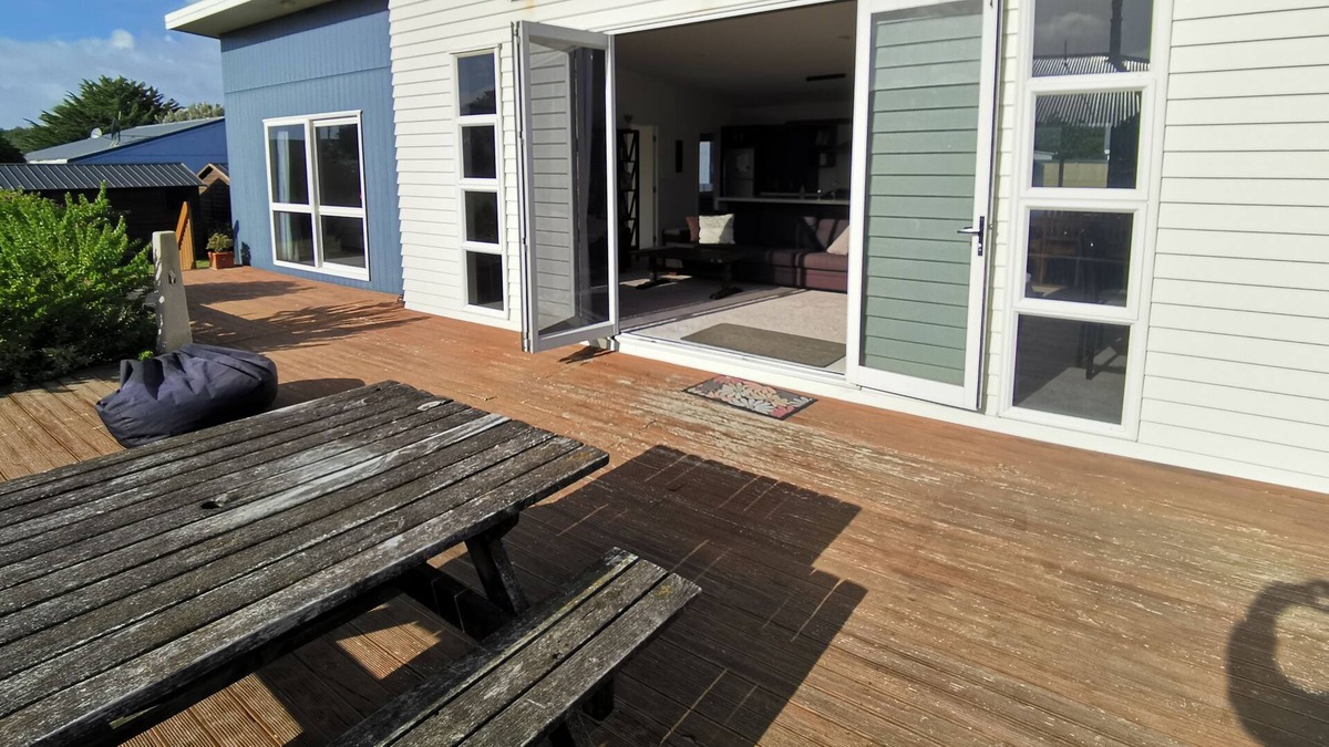 Himatangi Beach House | Himatangi Beach House - two Minutes Walk to the Beach