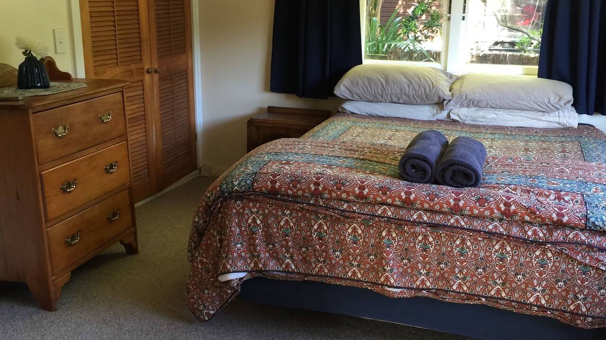 Reefton House | Historic Family Villa . Listen to the birds and river!