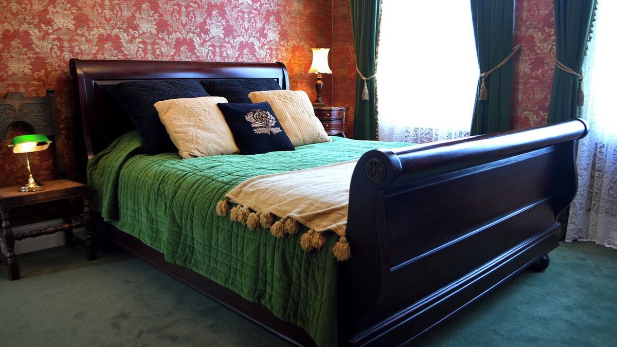 Kumara Hotel | Historic Seddon Suite at Theatre Royal Hotel