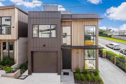 Torbay House | Holiday Escape Modern 4BR Home by Waiake Beach