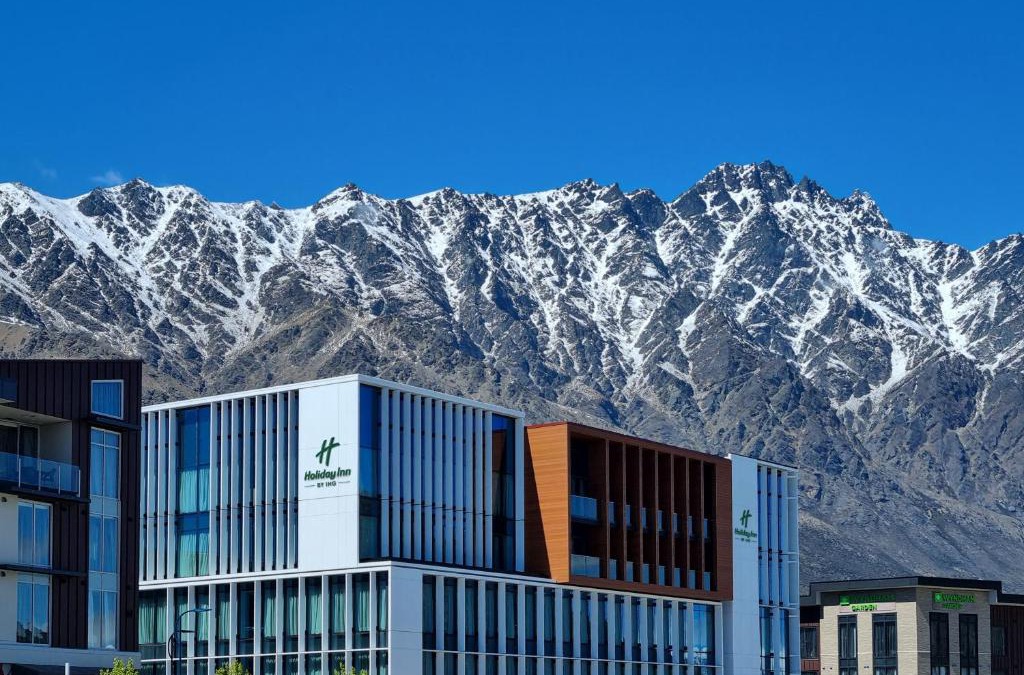 Frankton Hotel | Holiday Inn Queenstown Remarkables Park