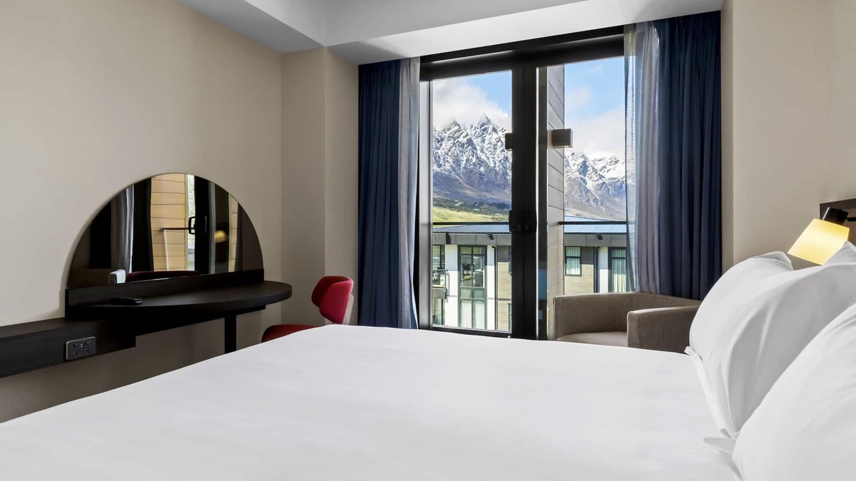 Frankton Hotel | Holiday Inn Queenstown Remarkables Park by IHG