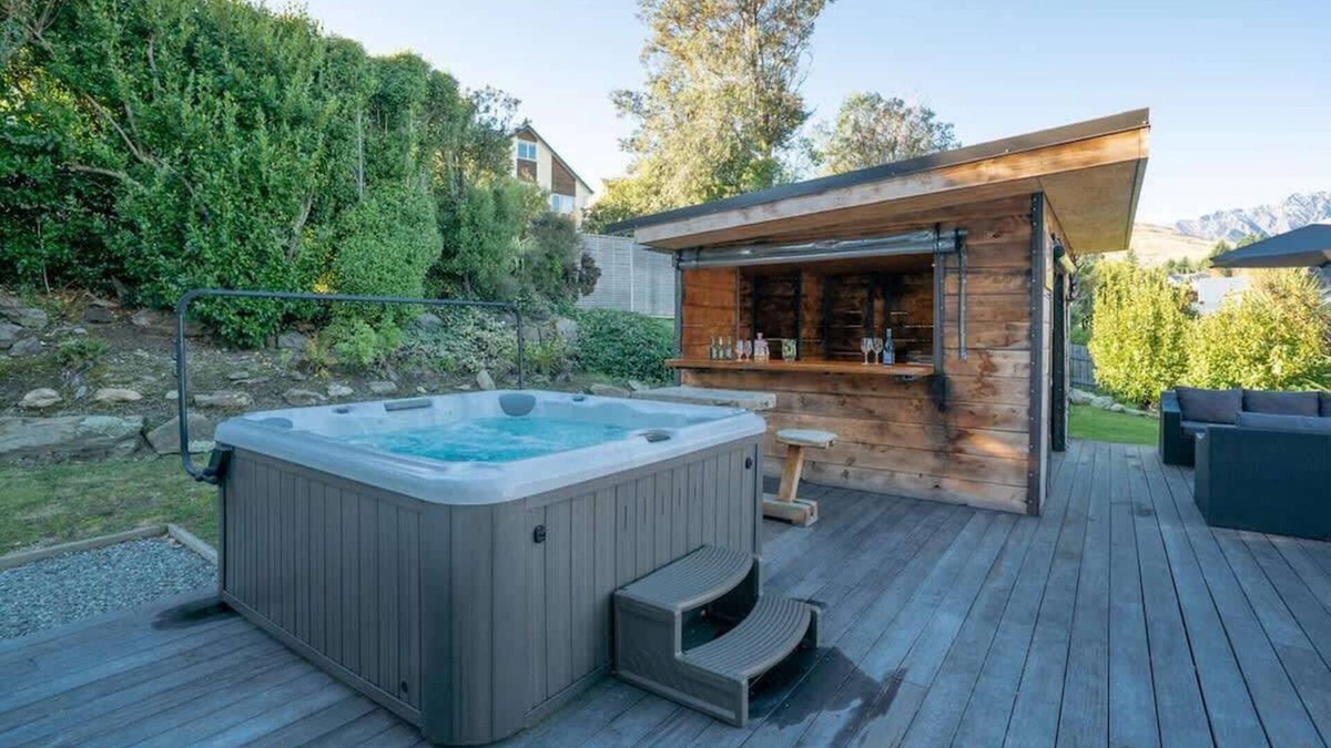 Kelvin Heights House | Holly Court Haven | Spa Pool