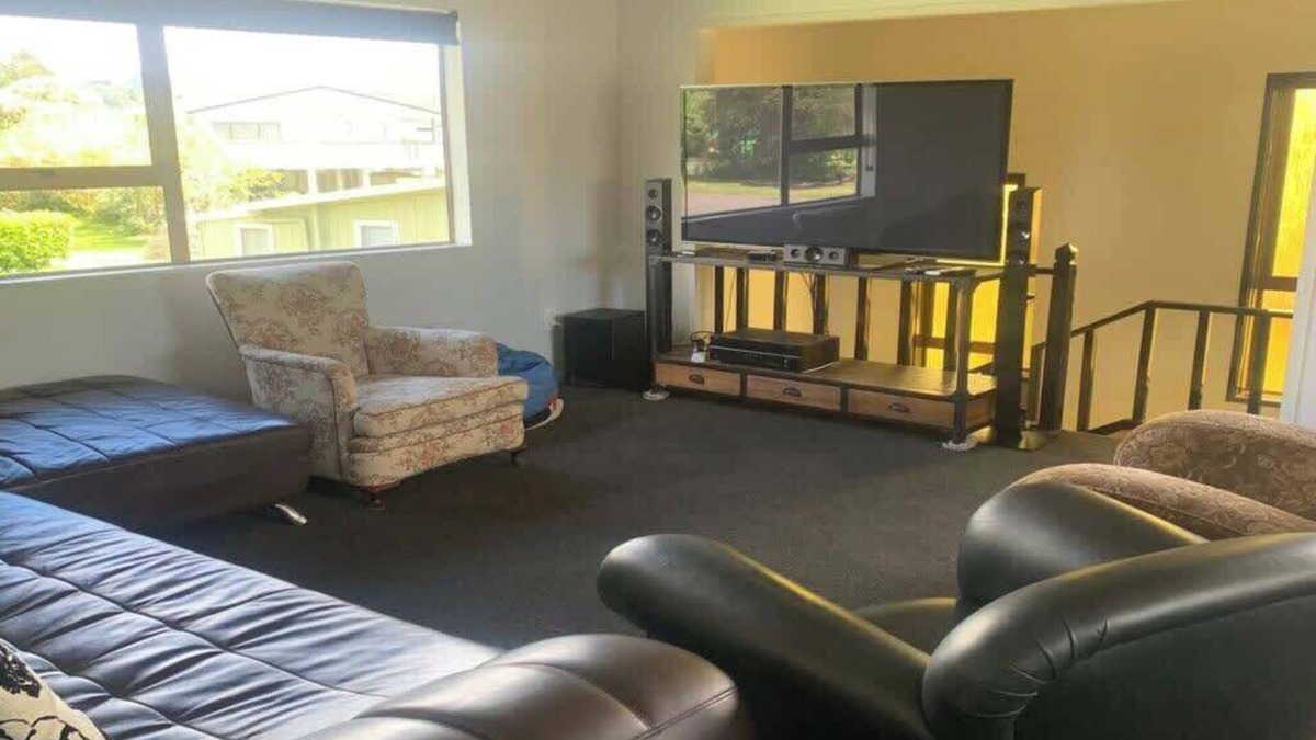 Cooks Beach House | Hosts On Coast Holidays on Hardy