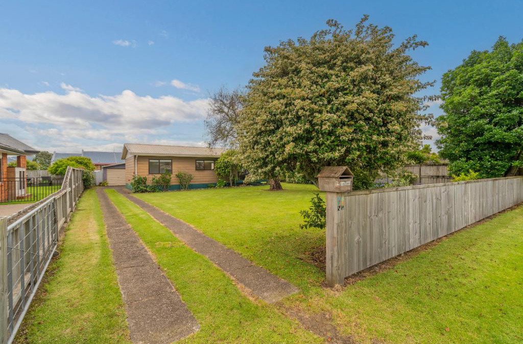 Whitianga House | Hosts on the Coast Hibiscus House