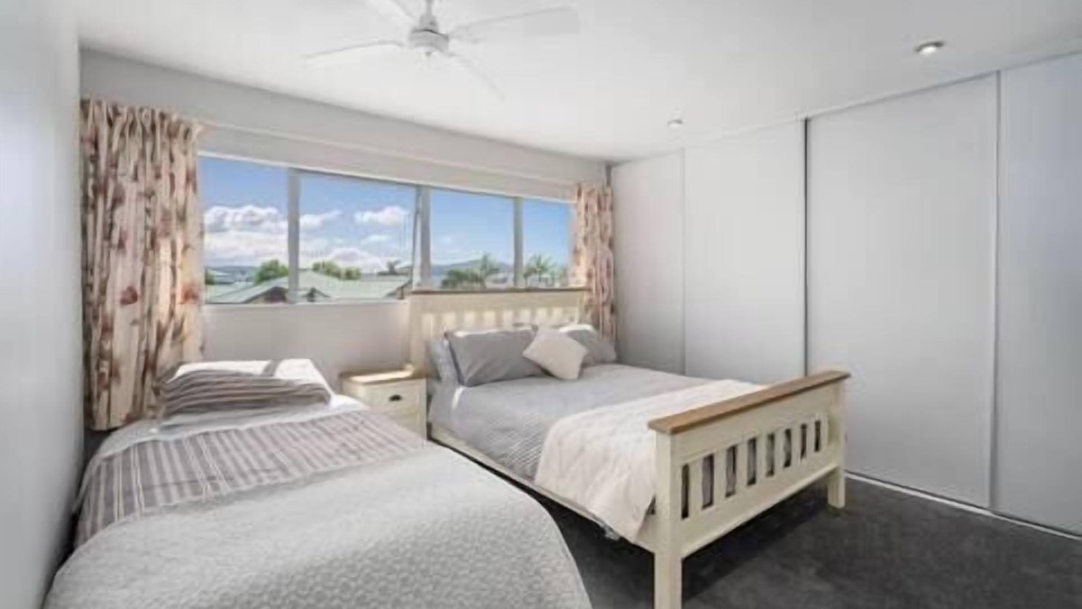 Whitianga House | Hosts on the Coast Pelicans Coastal Perch