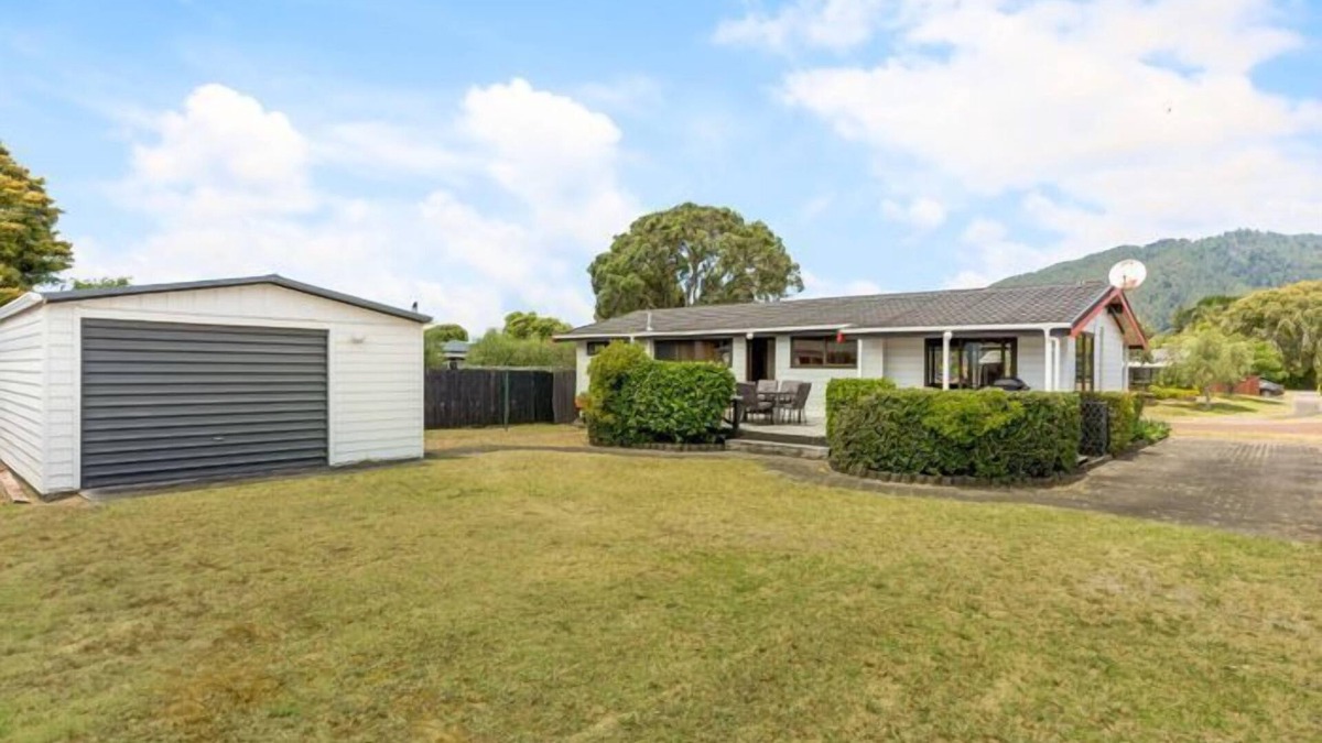Pauanui House | Hosts on the Coast Sunny Daze