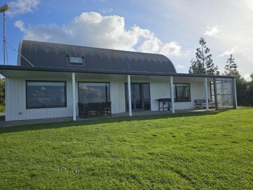 Aongatete House | Hosts on the Coast Tui Hills Lodge