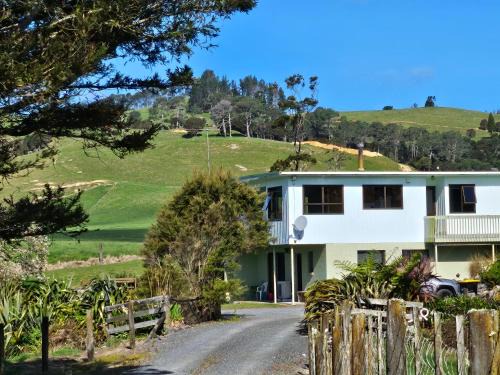 Whenuakite House | Hot Water Beach Farm Stay