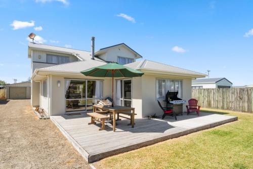 Himatangi Beach House | Hunia Haven - Himatangi Beach Holiday Home