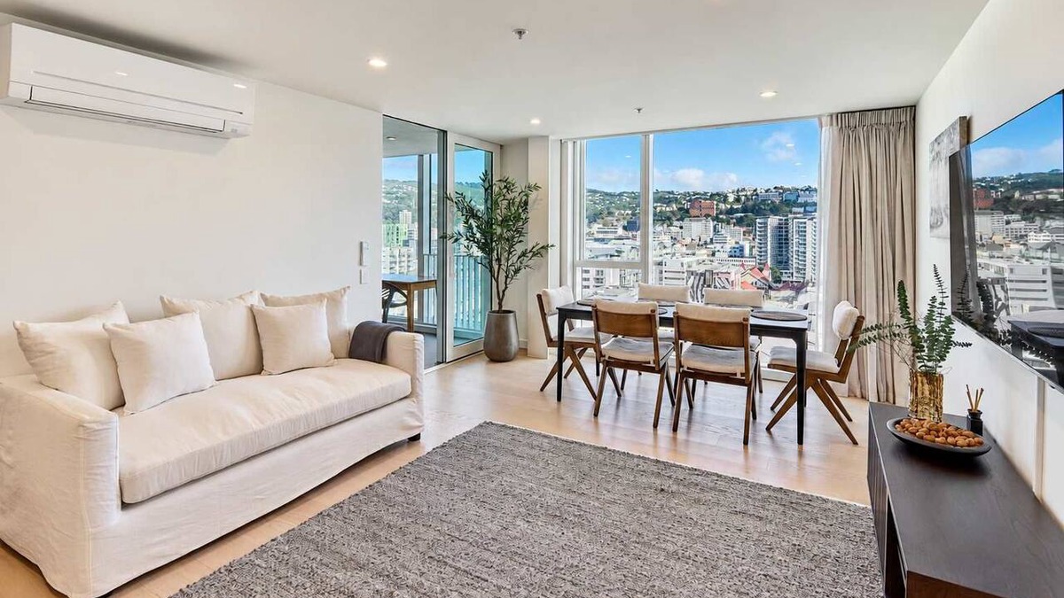 Te Aro Apartment | Hyde Lane Stay - 3BR with Pool, Gym & Views