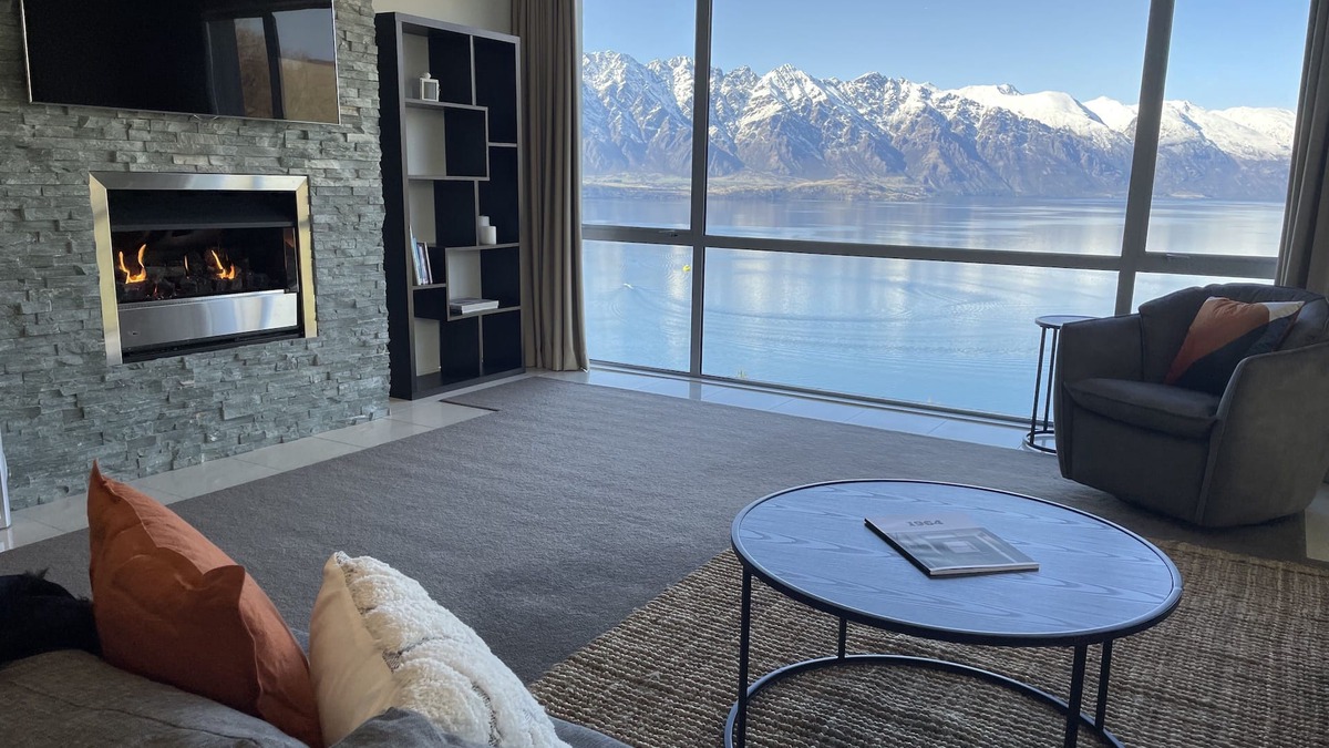 Fernhill House | Iconic Queenstown Apartment