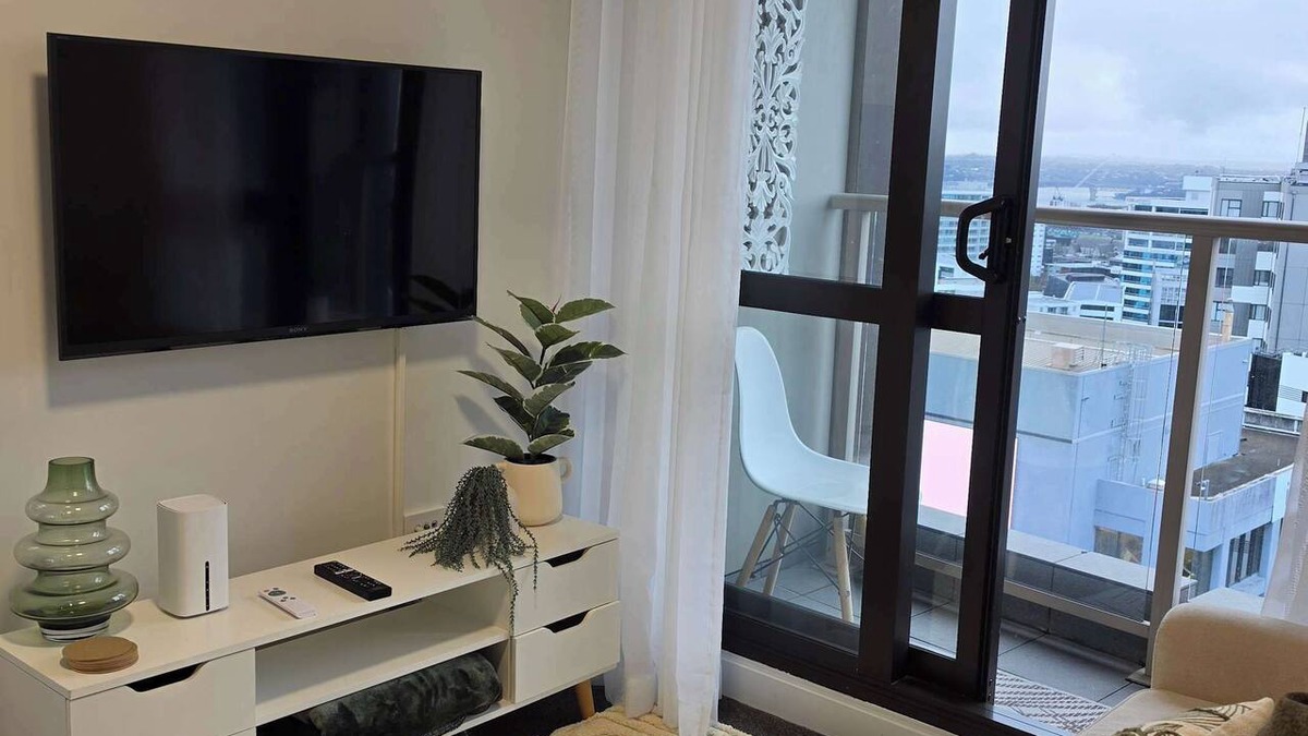Grafton Apartment | Immaculate 2BDR Central City Chic Apartment
