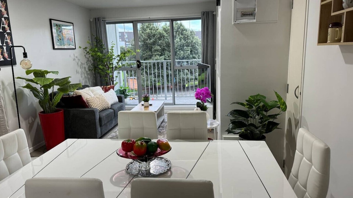 Auckland Central Business District Apartment | Impecable 3 bdr-2 bath -Free Carpark and pool