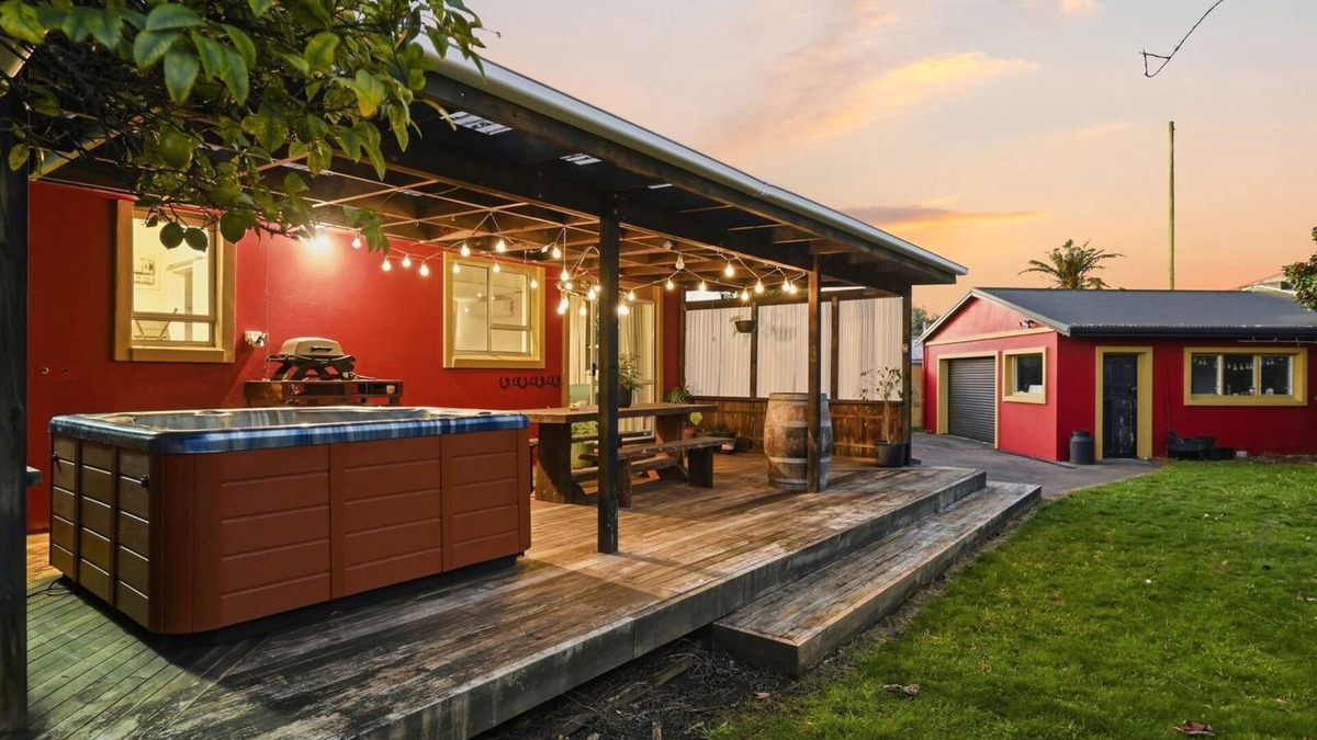 Rotorua House | Inn Jameson - Ride to the Redwoods with Spa Pool