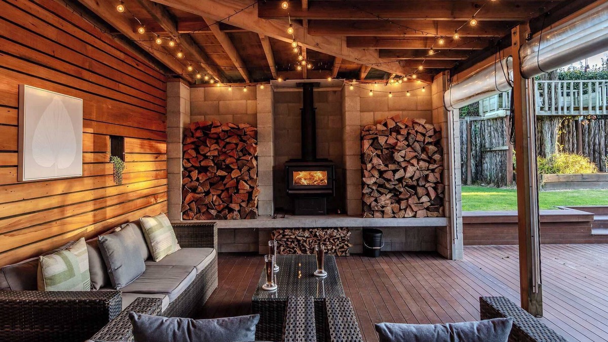 Lynmore House | Inn Lewis - Spa Pool, Walk to Redwoods