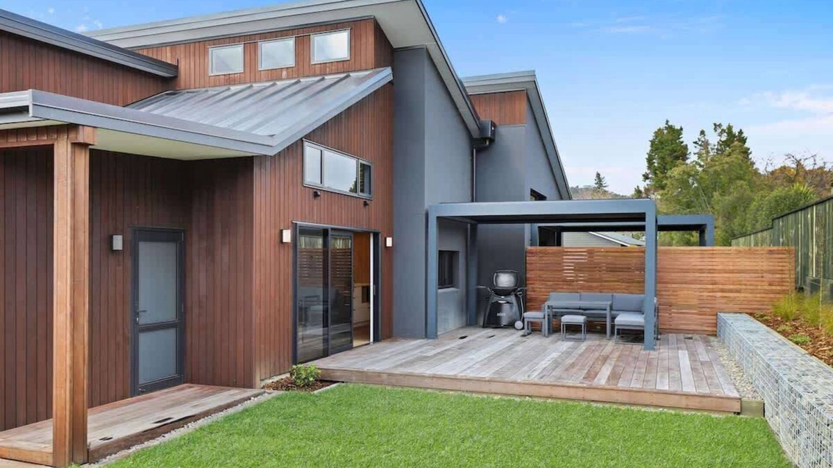 Rotorua House | Inn Sophia - Two Homes, Spa Pools, Sleeps 10