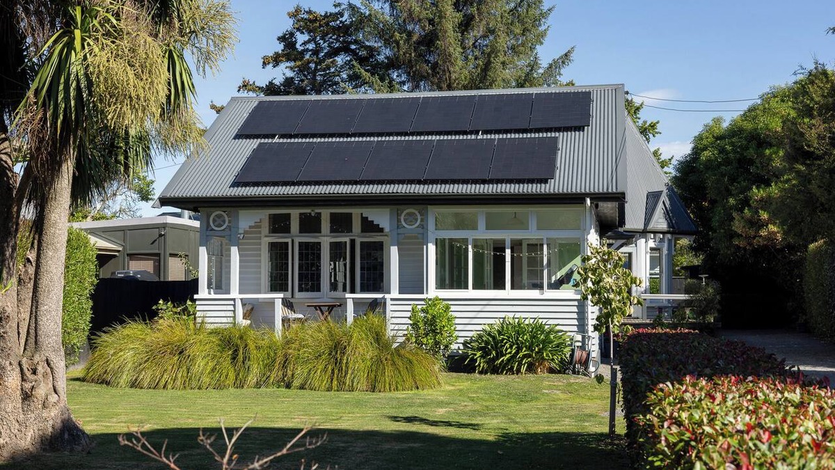 Christchurch City Centre House | Inner city 4 bedroom home on large section with plenty of off street parking.