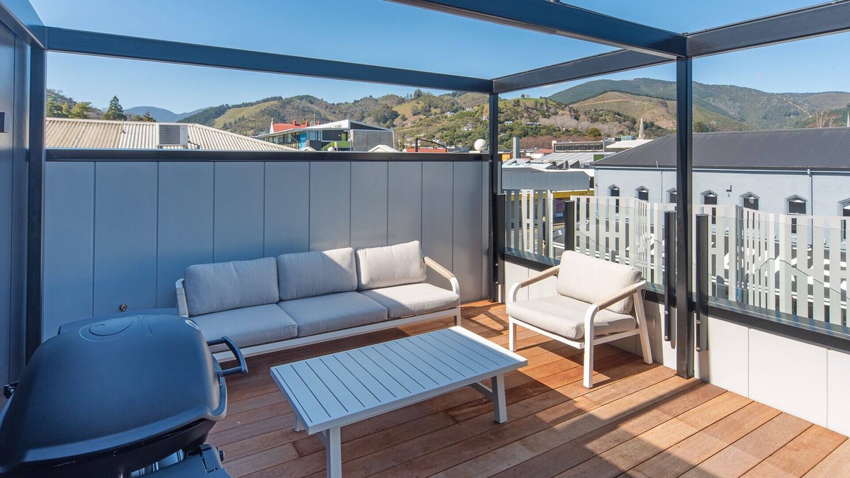 Nelson City Centre Apartment | Inner City Apartment 4 with Rooftop Balcony