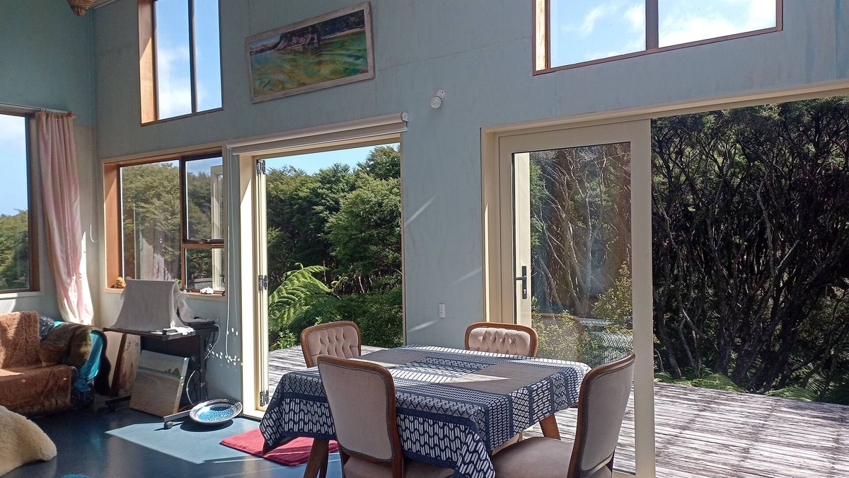 Great Barrier Island Apartment | Iona Studio, Great Barrier Island. Close to Airport, Shops, Beaches, Hot Pools