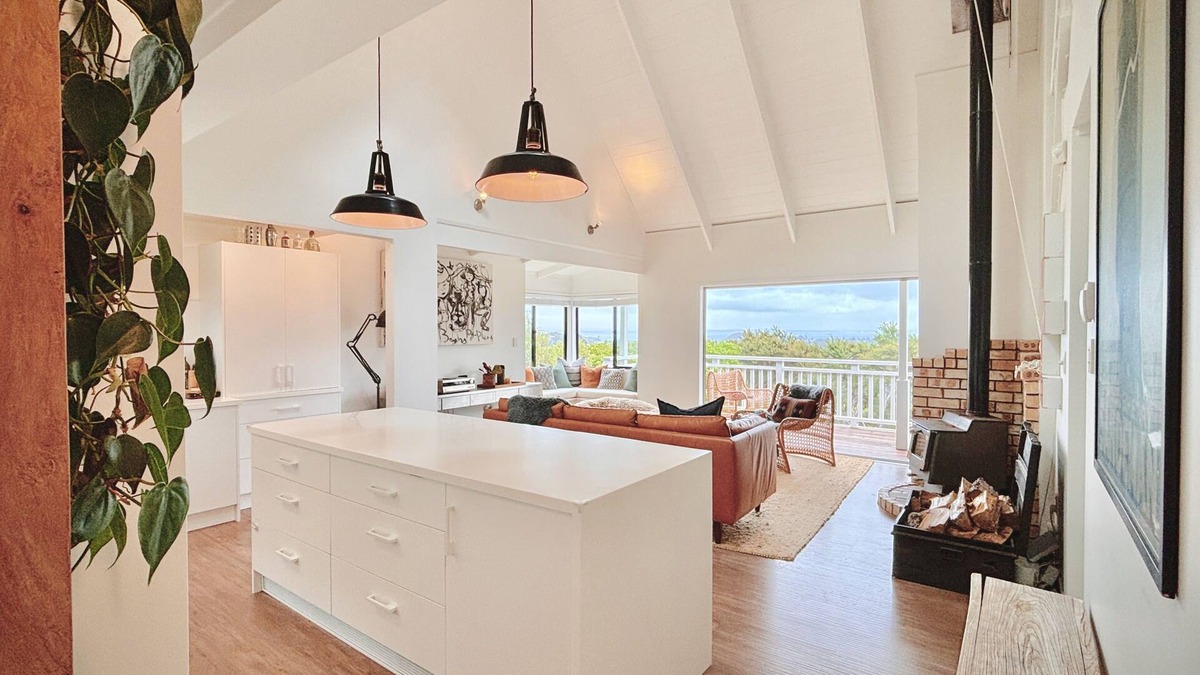 Ostend House | Island living with ocean views and modern comfort. 5min to Onetangi & Palm Beach