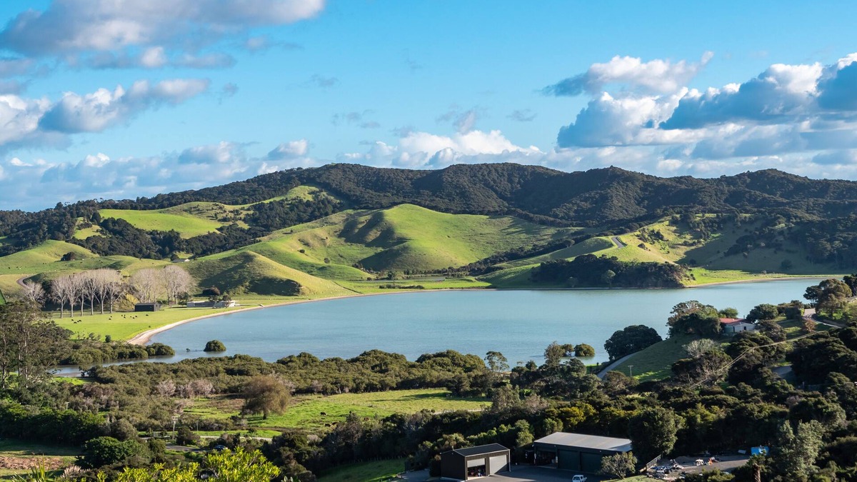 Russell House | JACKS BACH romantic getaway!