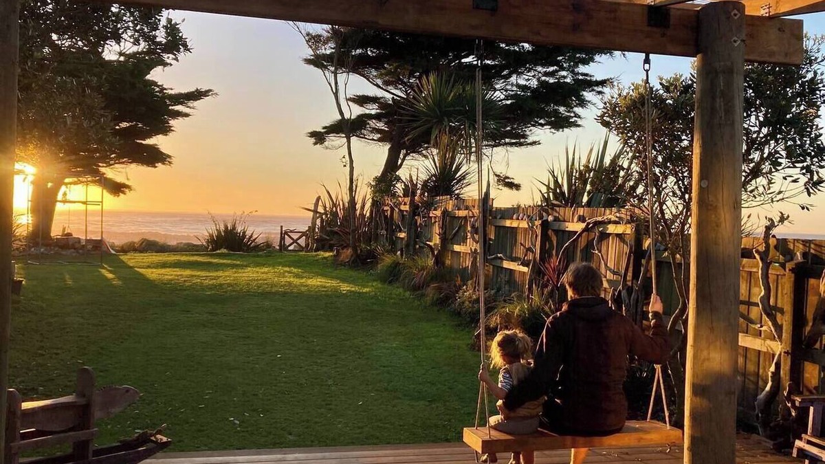 Hokitika House | Kahu's Nest - Absolute Beachfront Retreat