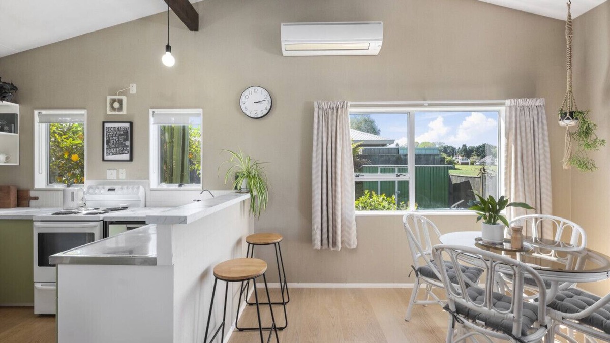 Nukuhau House | Kaihua Cabin| Stylish Taupō Hideaway w/Mt Views & Modern Comforts