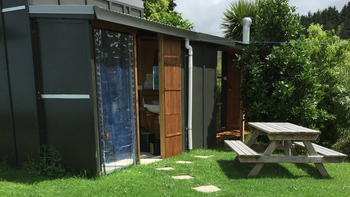 Tokomaru Bay Ski Chalet | Kaingaiti - Chalet - New Beds, Shower & Composting Toilet