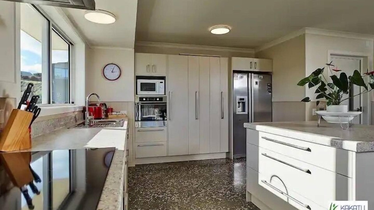 Kaikoura House | Kakatu Retreat - 11 Bedrooms, Kakatu Retreat | 11 Bedrooms | 8 Bathrooms | Amazing Views