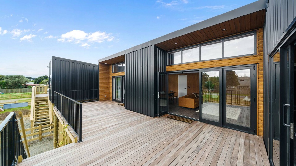 Otaki Beach House | Kapiti Heights - Ōtaki Beach Holiday Home