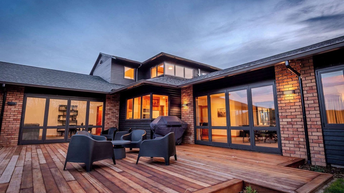 Ngakuru House | Karapiti Lodge - Rural Retreat, Sleeps 10