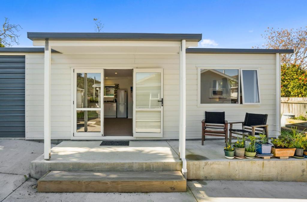 Karori House | Karori Kabin - Karori Holiday Home