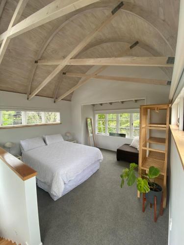 Karekare Apartment | Kauri Coast Bungalow