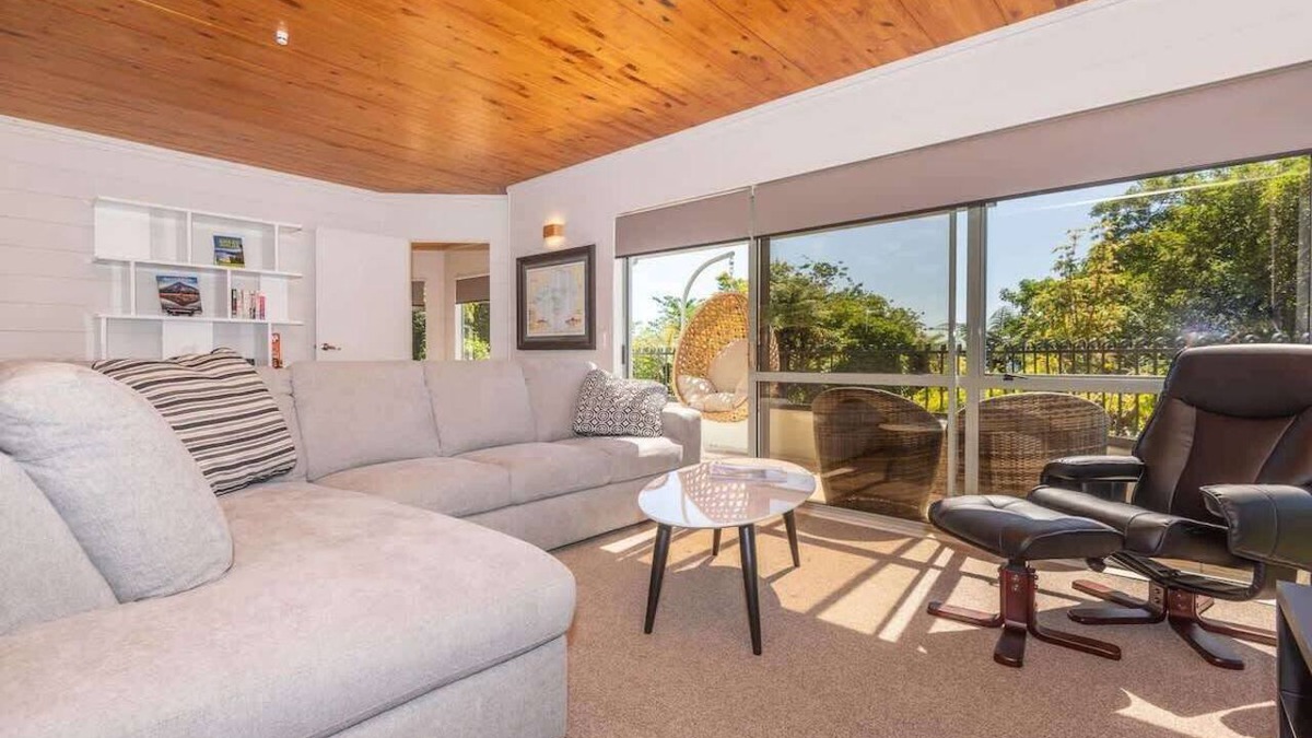Kawaha Point House | Kawaha Point Gem - Lake Views, Sleeps 8