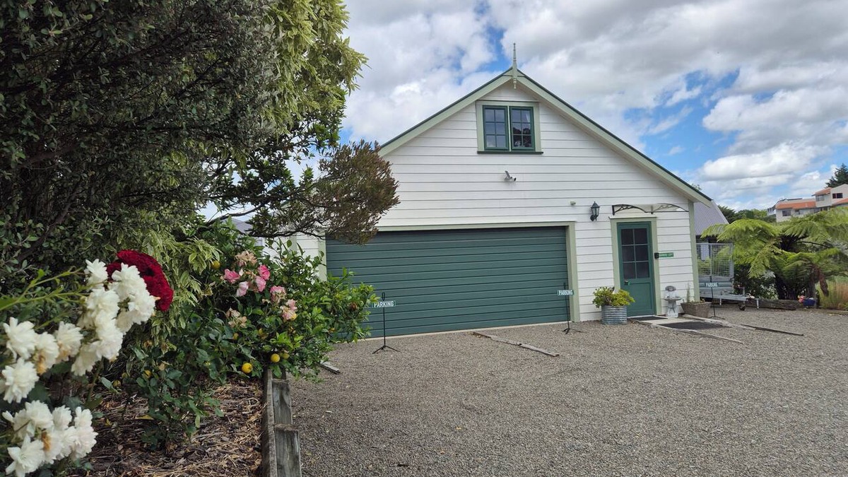 Palmerston North Apartment | Kawau Loft -private, modern and spacious accommodation