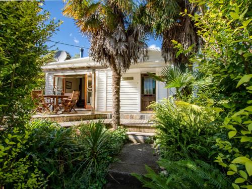 Pohara House | Kereru Cottage - Pohara Holiday Home
