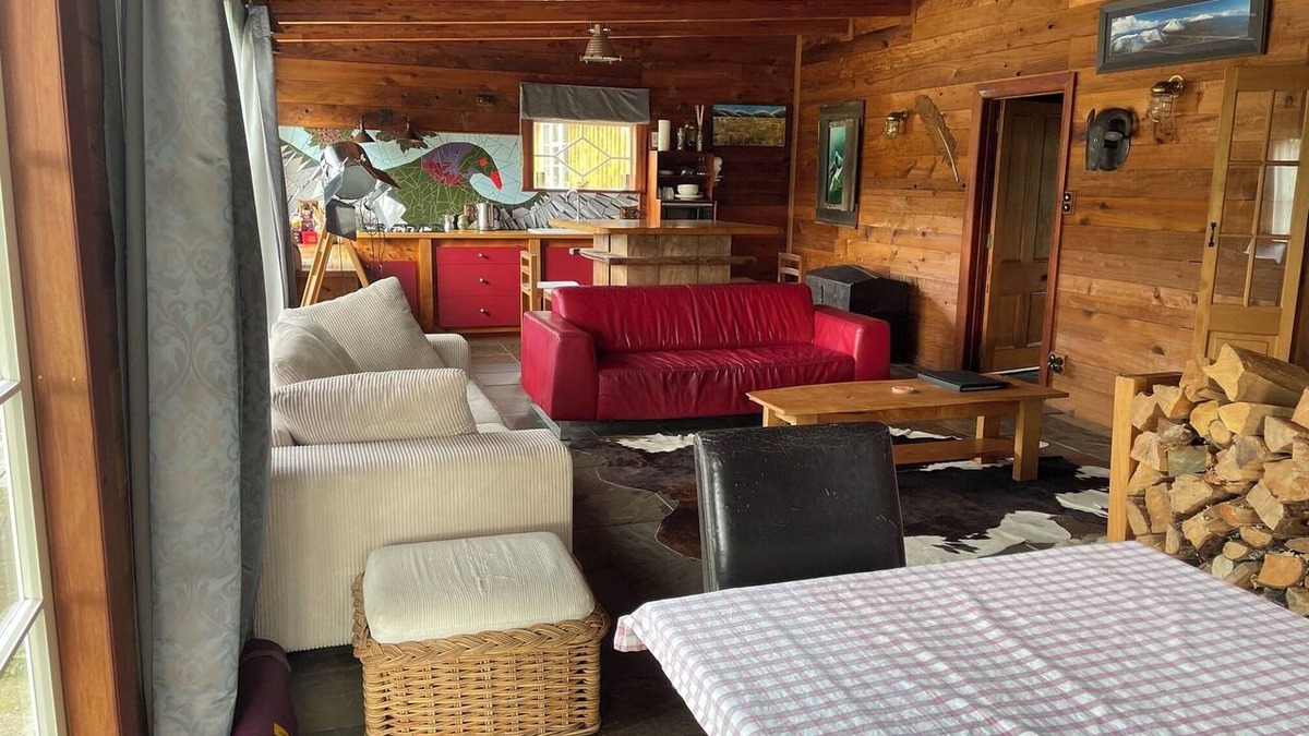 Kakahi Cottage | Kereru Lodge Kakahi, private and peaceful getaway