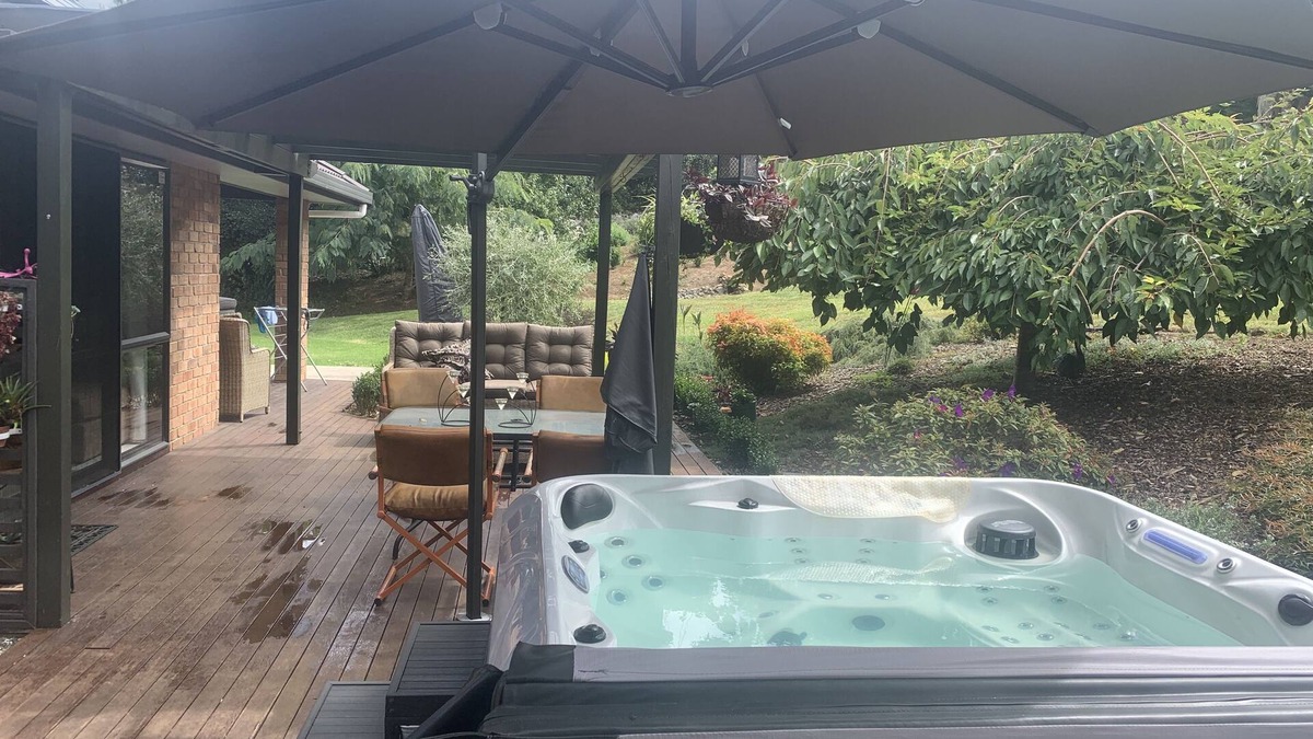 Kerikeri House | Kerikeri, Luxury home 2 mins from boat ramp, Private lounge and TV