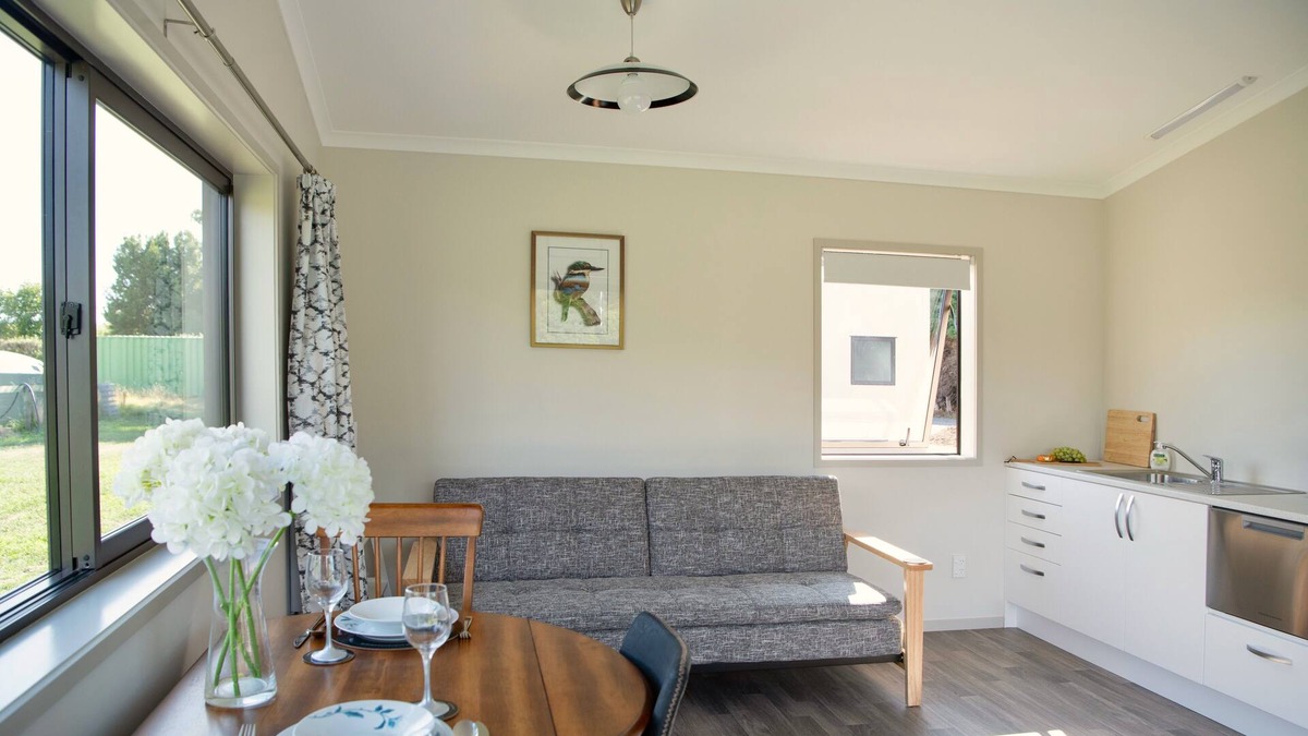 Taradale House | KINGFISHER LODGE - NAPIER HOLIDAY HOME, with a garden in Taradale