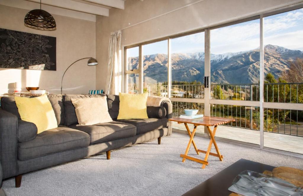 Wanaka House | Kiwi Bach with Amazing Views
