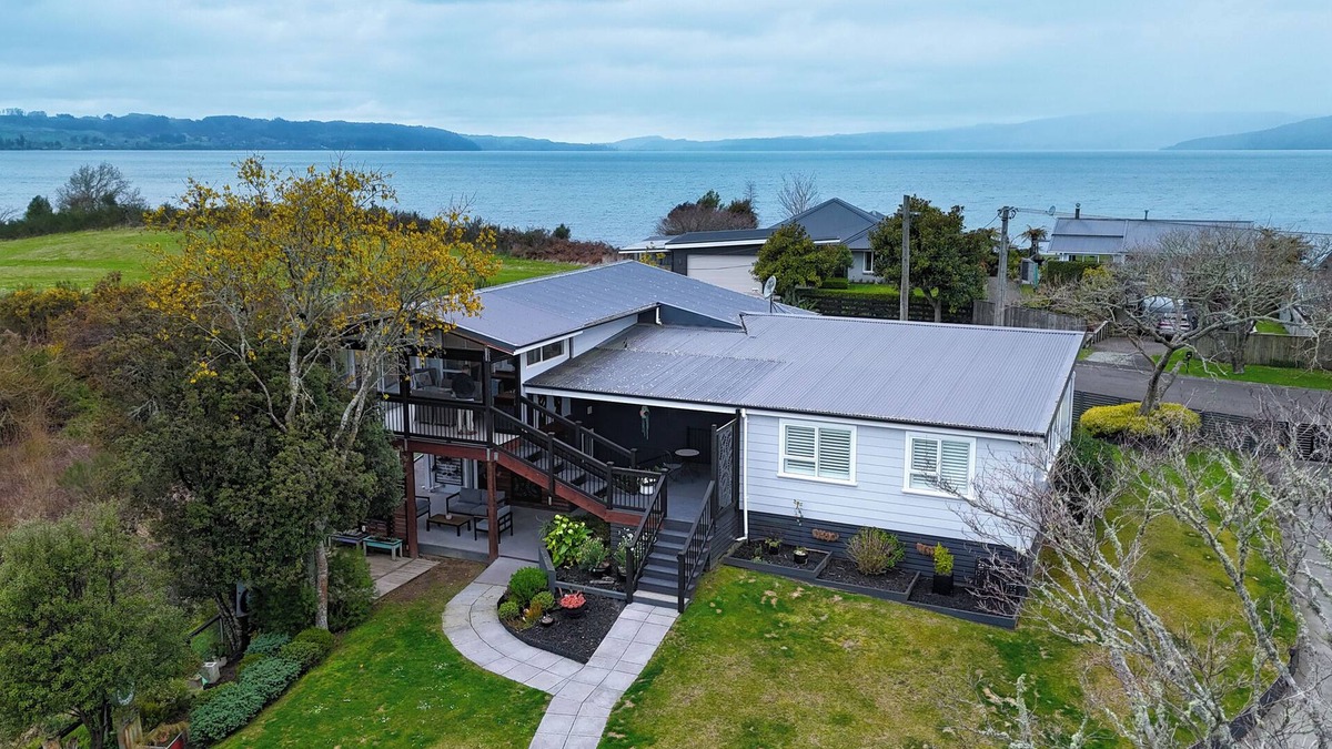 Hamurana House | Kiwi Retreat by Aotearoa Escapes