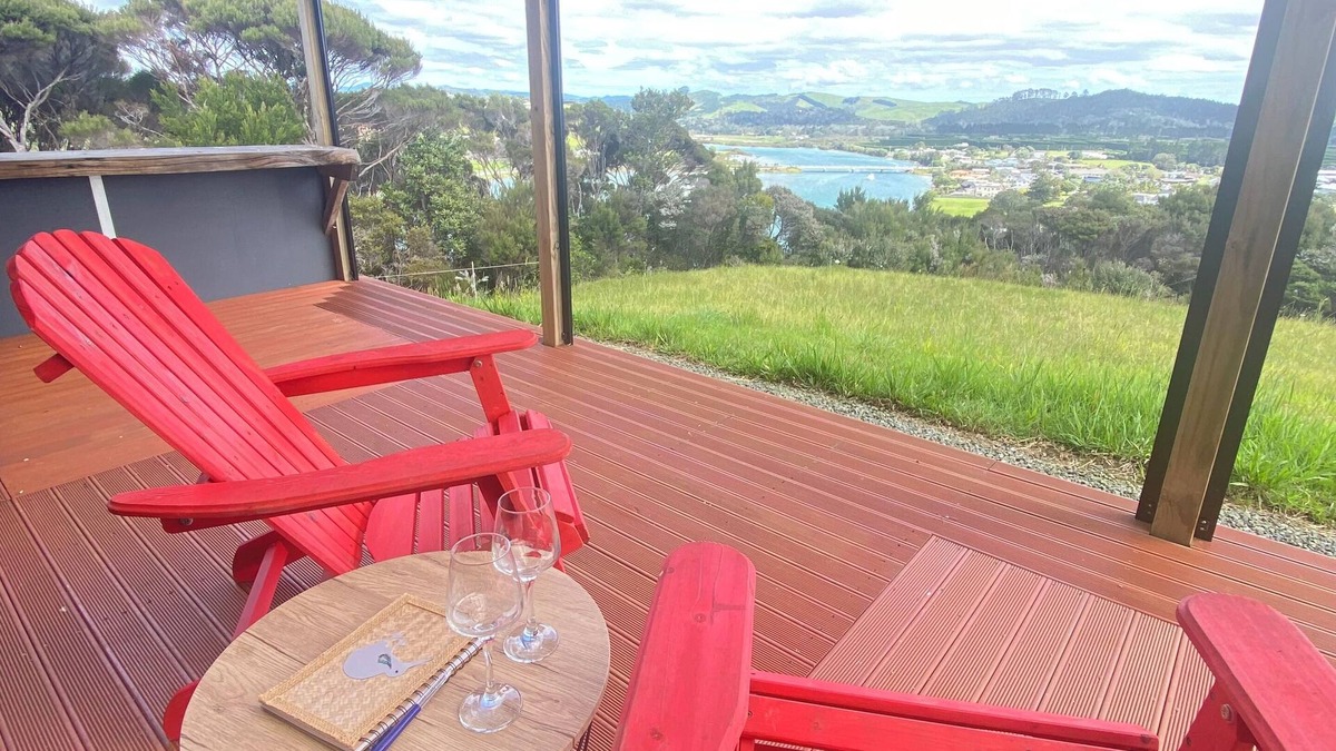 Cable Bay Cabin | KiwiScenic -Modern intimate romantic hideaway or work away from home.