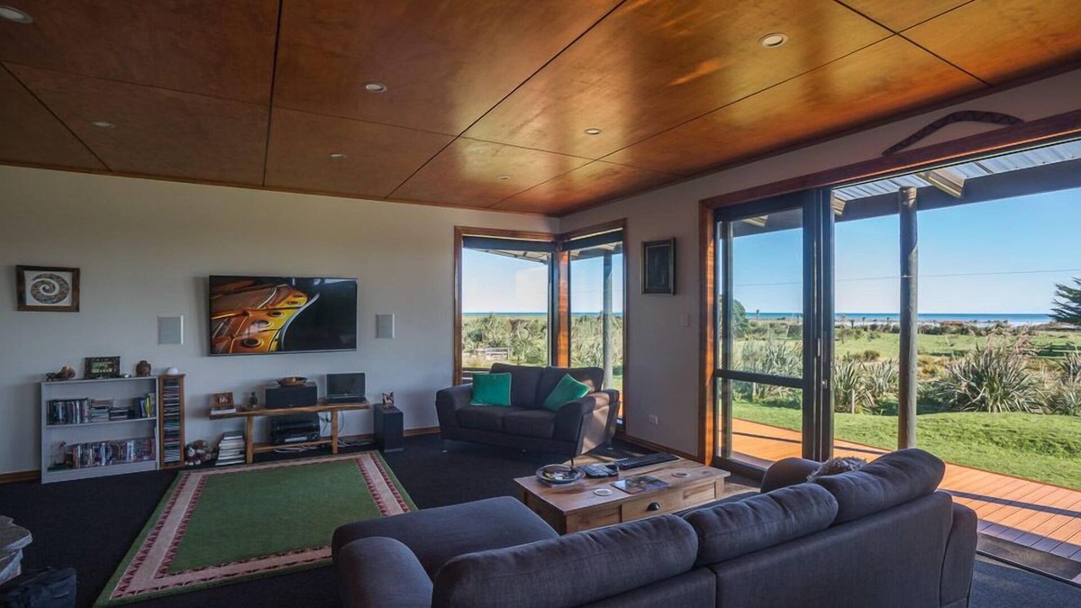 Barrytown Bed & Breakfast | Koru Beach Cabin & B&B Homestay