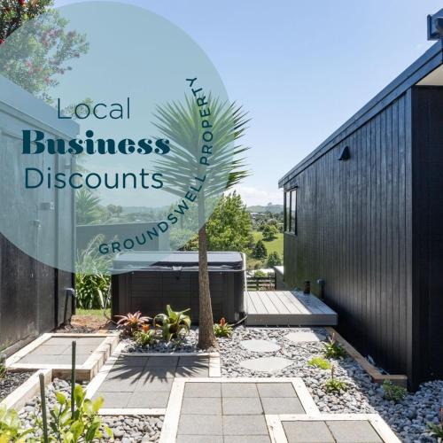 Raglan House | Kotare Cottage Spa Pool Walk to Town