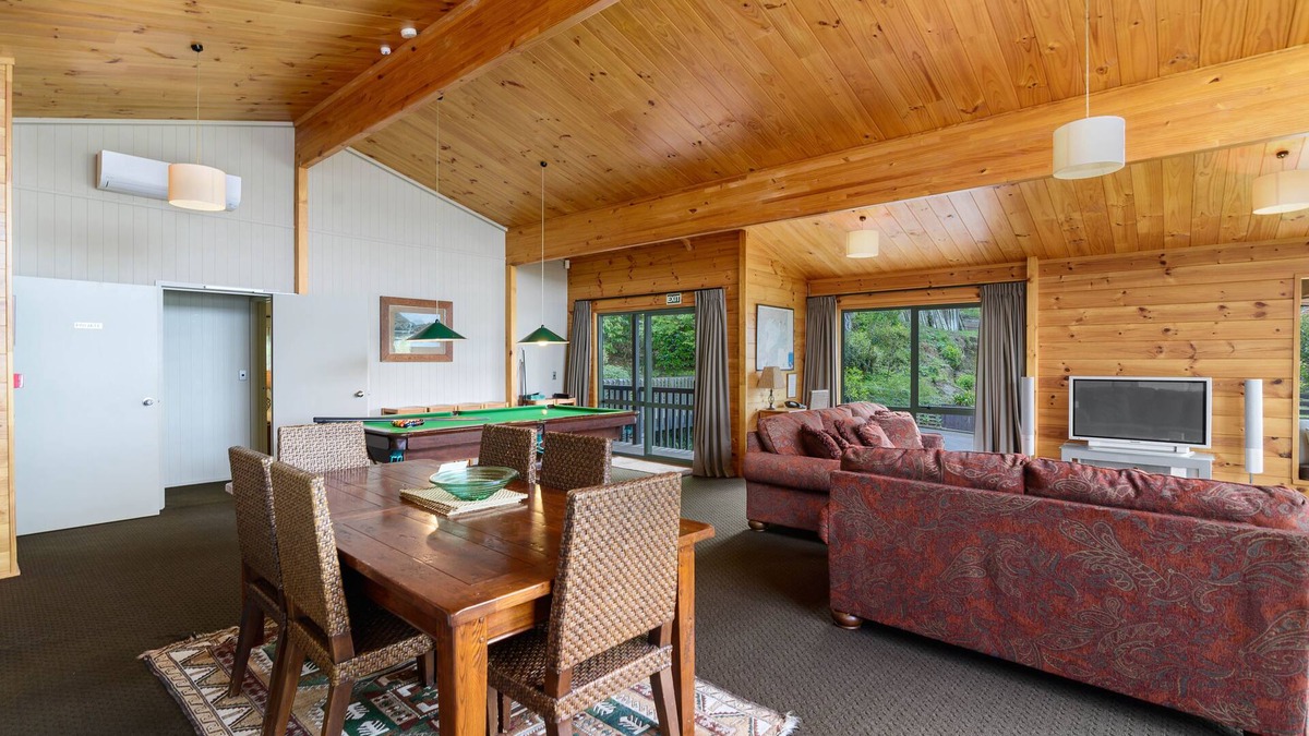 Kawaha Point Cabin | Koura Lodge