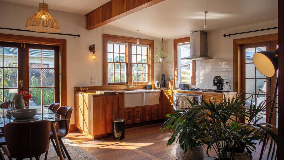 Kaikoura House | Kowhai Cottage | Pizza Oven | Central - KK2726