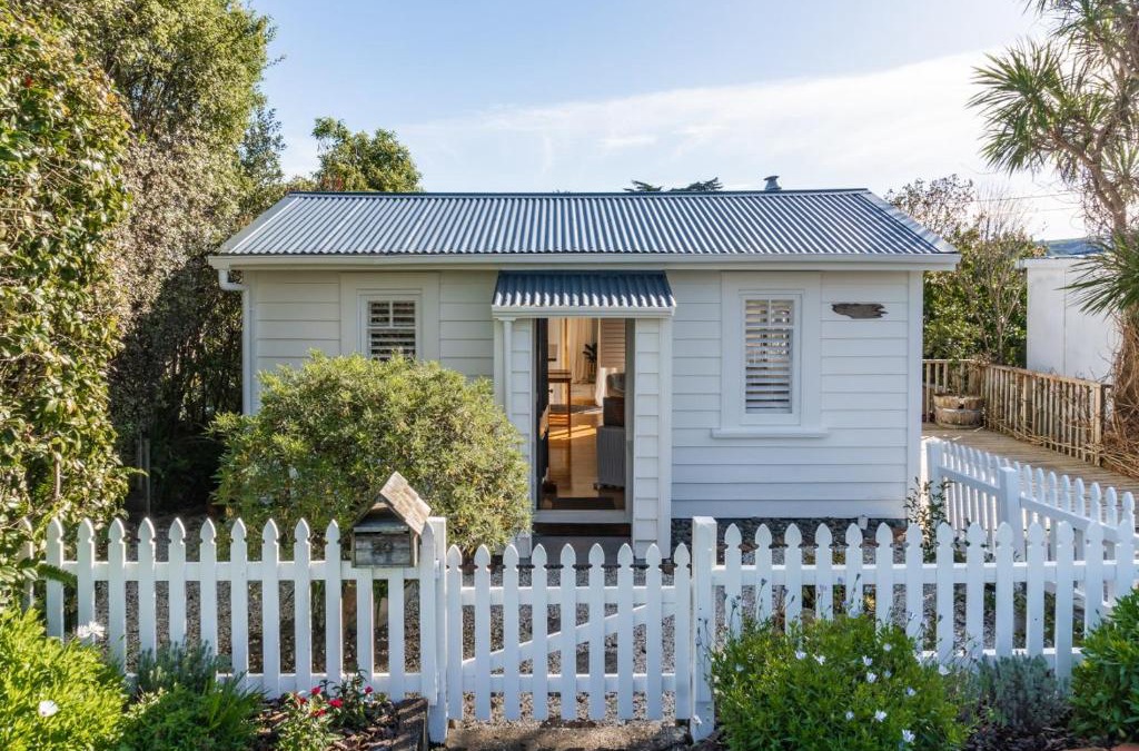 Raglan House | Kowhai Cottage & Studio