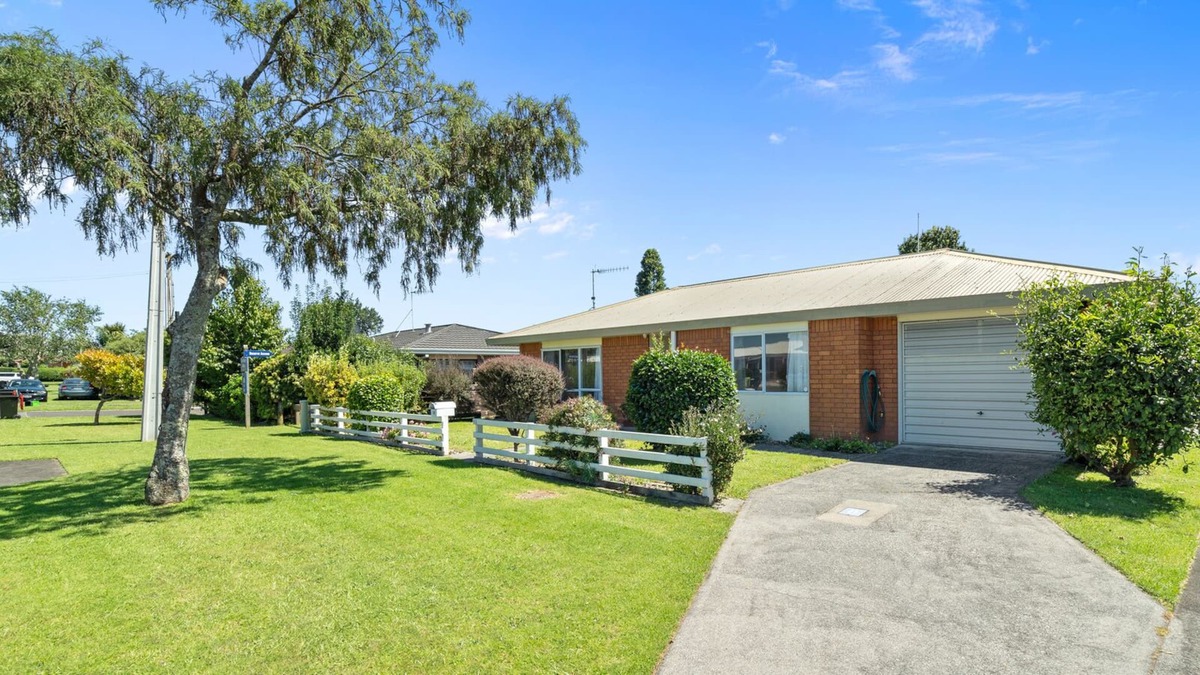 Greerton House | KOWHAI COTTAGE - TAURANGA HOLIDAY HOME, pet friendly in Tauranga