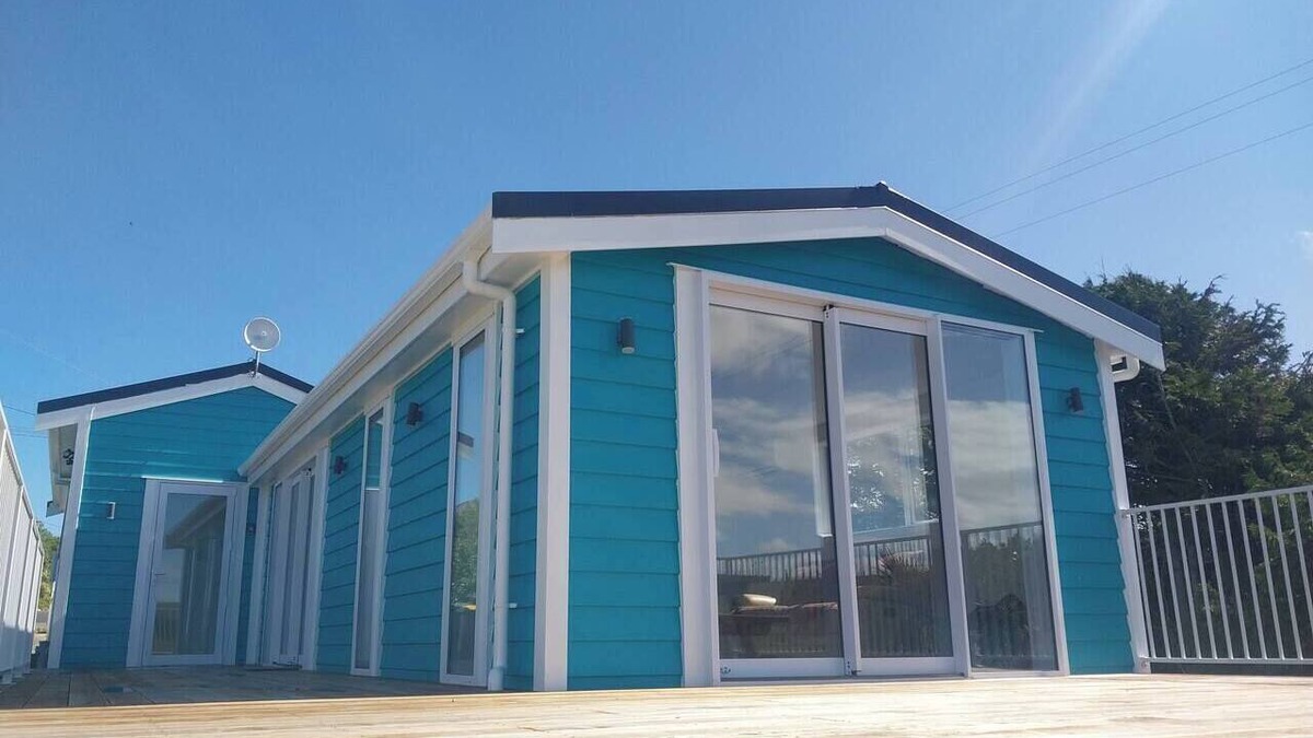 Kaka Point House | KP Getaway Blue House